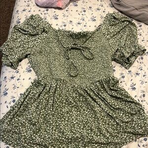 Elegant Green and White Blouse with Subtle Charm